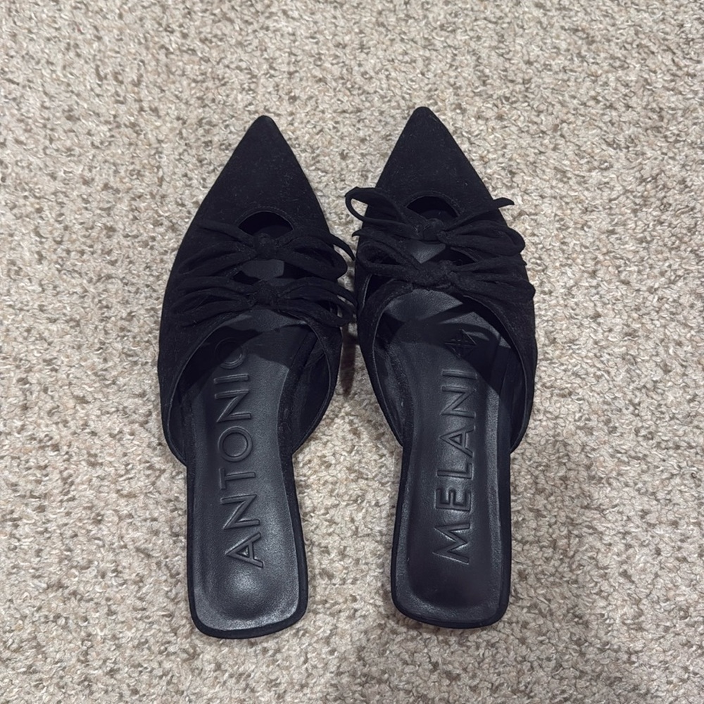 Antonio Melani Flats